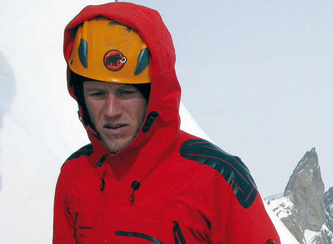 Stephan Siegrist podczas przejścia drogi „Sound of Silence” na północno-zachodniej grani Ulvetanna (2931 m), Ziemia Królowej Maud, Antarktyda (fot. Max Reichel / visualimpact.ch)